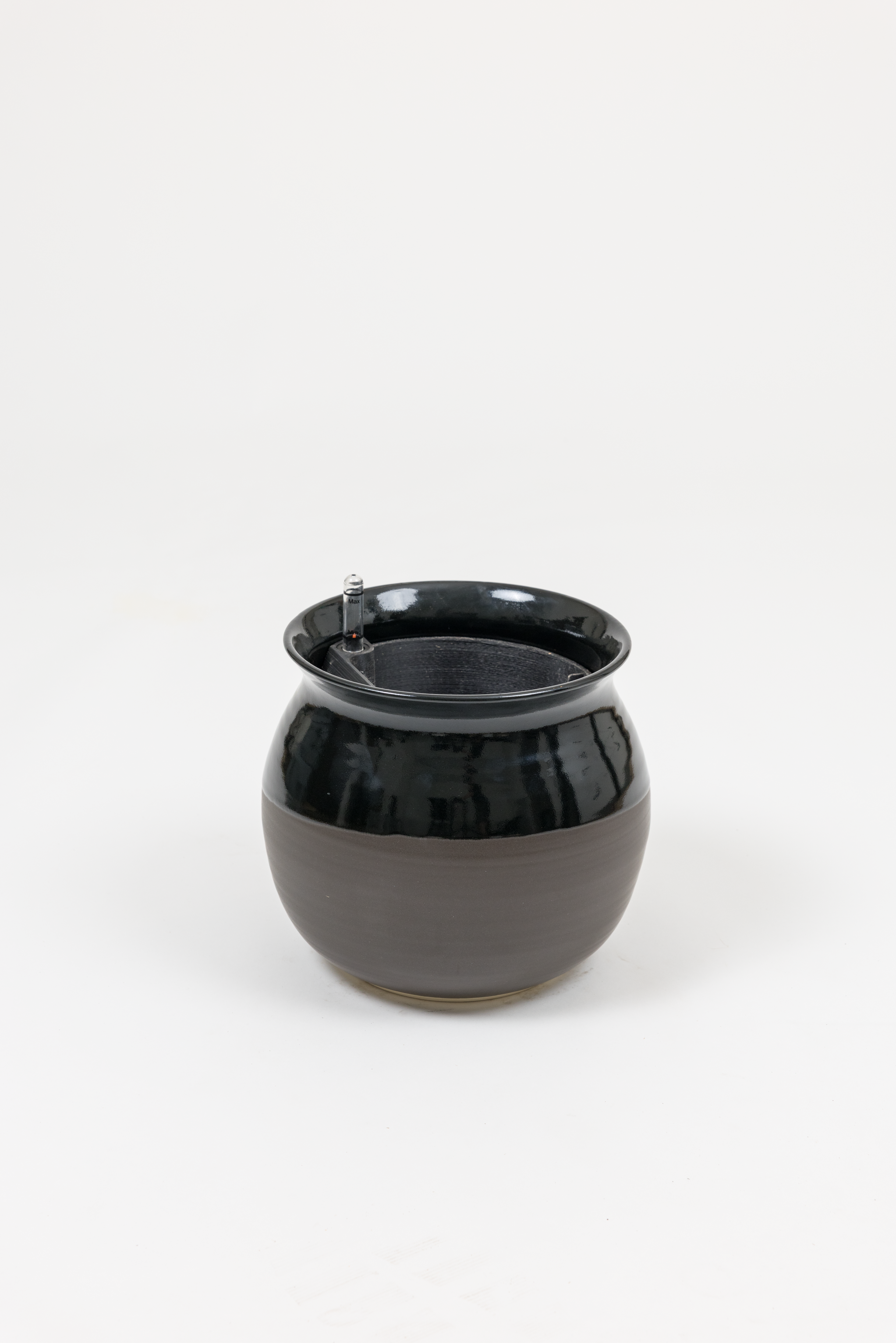 Self-watering Planter Leucadia Dipped Black