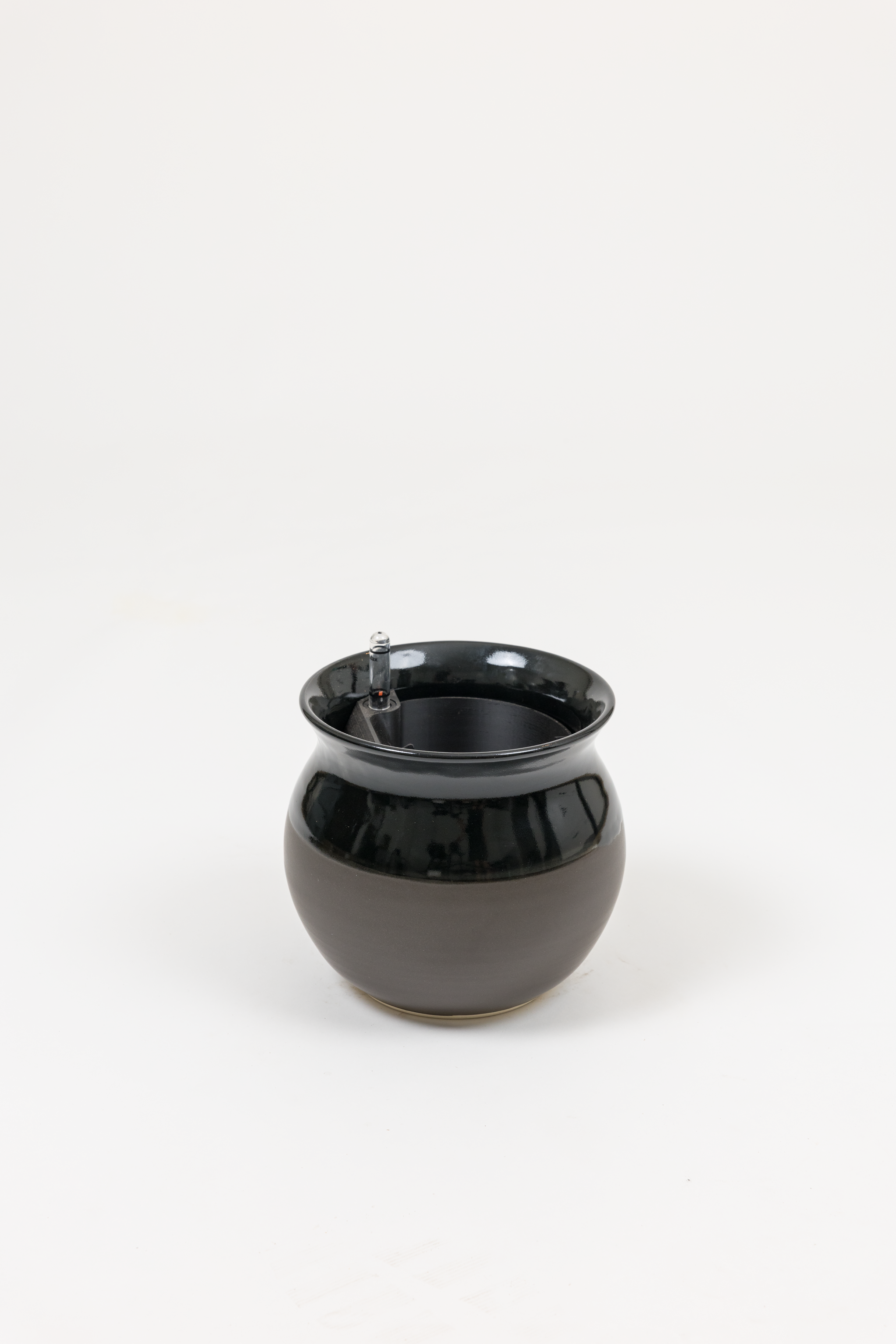 Self-watering Planter Leucadia Dipped Black
