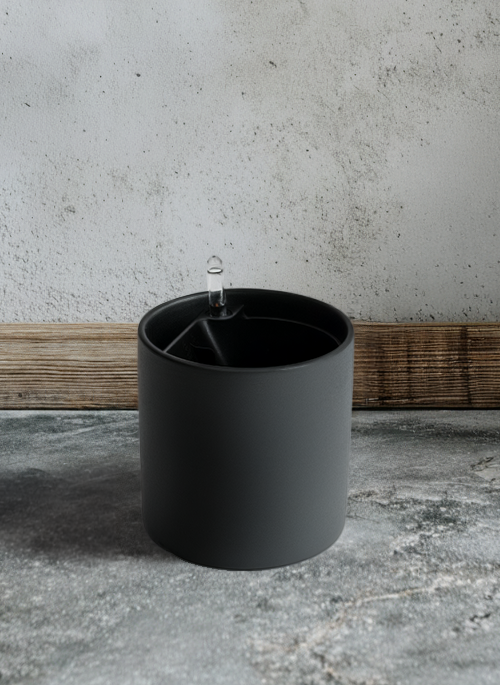 Pacific self-watering planter, black